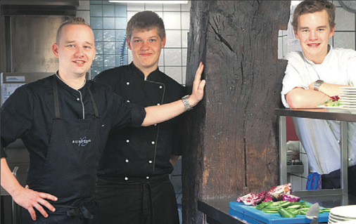 Chefkoch und Azubis